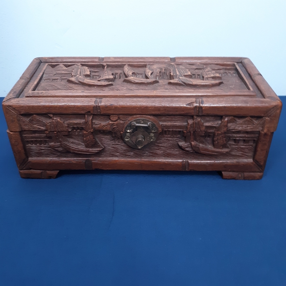 19th C Carved Rosewood Chinese Locking Antique Wooden Treasure Box Ships - Picture 5 of 16
